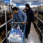 北京消费断崖式下滑 人民日报喊话不要因感受不好就否定经济形势
