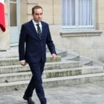 法国勒科尔尼政府亮相 勒梅尔掌国防 多数部长留任