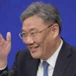 中美第五轮经贸谈判在即 中国商务部长称双方“完全可以找到办法”解决贸易争端