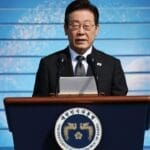 韩总统首度公开道歉 承认儿童跨国送养“侵犯人权”