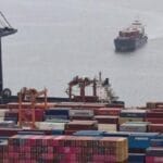 美国和中国相互开增港物费