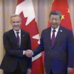 跟特朗普闹翻后，加拿大总理卡尼与习近平会面，获邀访华