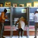 荷兰议会选举：中间派领先    极右派遭冷落