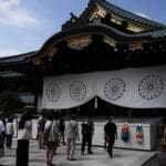 原中国籍日本参议员石平参拜靖国神社