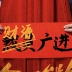 大厂裁员 14000 人背后真相：AI 干不了你的活，却先砸了你的饭碗 | 爱范儿