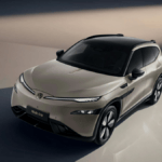 工信部 11 月新车曝光：大众与小鹏「爱情结晶」车型亮相；上汽大通「电改油」装上摩托发动机