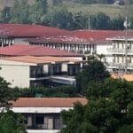 缅甸军事突袭KK电诈园后 员工涌向附近电诈中心