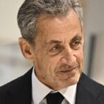 法国前总统尼古拉·萨科齐获释出狱