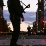 华盛顿枪击事件：美国冻结移民庇护 并停止向持有阿富汗护照的人发放签证