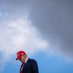 日程减少、体重减轻：特朗普的衰老与健康疑云