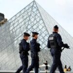 卢浮宫窃案：一38岁女子被起诉 被盗珠宝仍下落不明