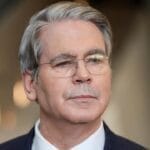 美财长：美中稀土协议望于感恩节前敲定