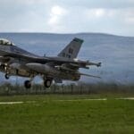 台湾对66架美国F-16战斗机的交付延迟表担忧