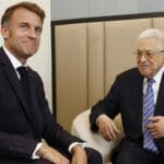 马克龙将于周二在巴黎会见阿巴斯