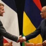 马克龙结束访问毛里求斯飞往南非 重申法国凭借海外领地是印度洋强国之一