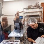 贸易混乱中，全球小企业重新审视美国市场