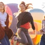 早报｜iOS 26.1 调整闹钟关闭方式/马斯克1万亿美元薪酬方案获批/小鹏「一镜到底」回应人形机器人质疑 | 爱范儿