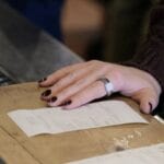 最便宜智能戒指：不充电、不联网、不 AI，只卖 500 块